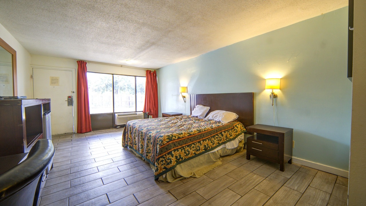 Photo of Bedroom in Flatonia