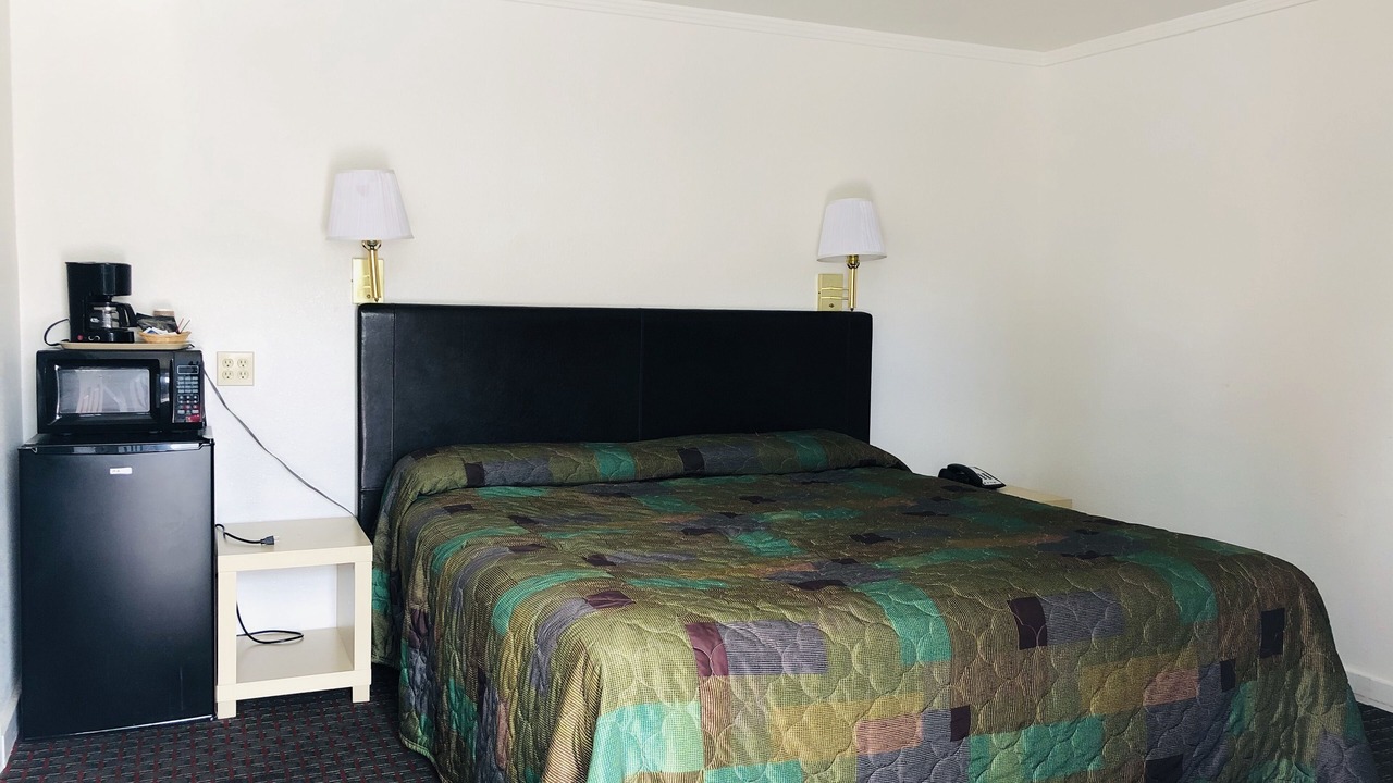 Photo of Bedroom in Garberville