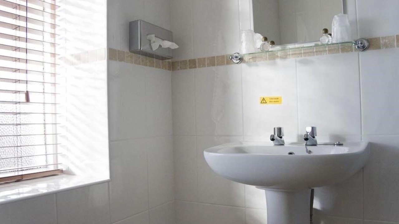Photo of Bathroom in Galmpton
