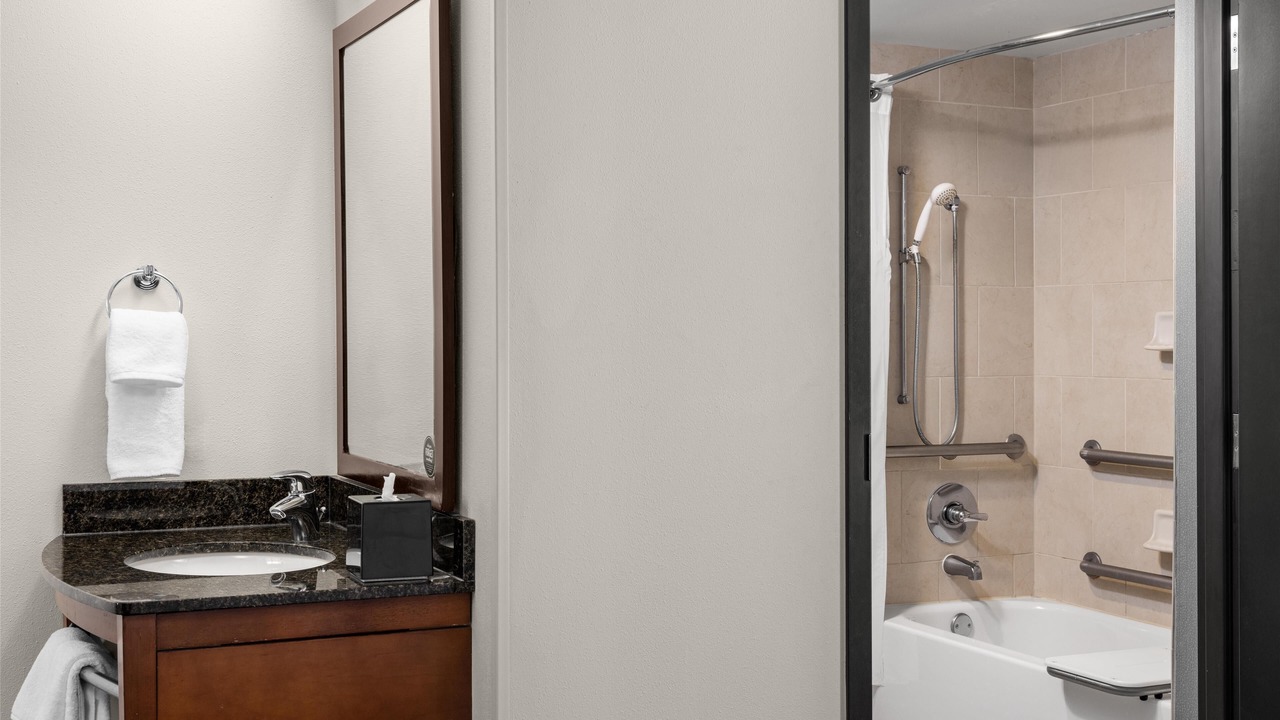 Photo of Bathroom in Lakes of Forest Hill