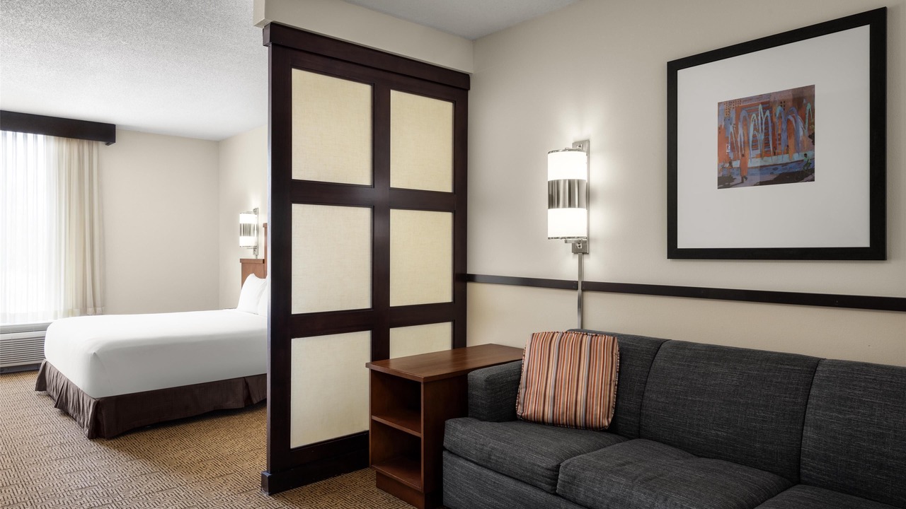 Photo of Bedroom in Lakes of Forest Hill