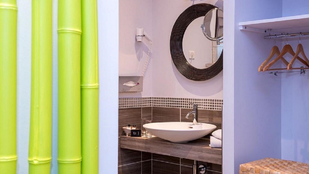 Photo of Others in Vire