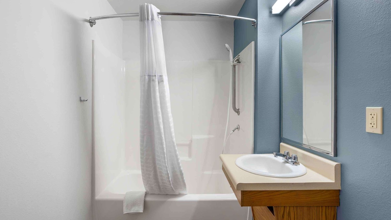 Photo of Bathroom in Azalea Park