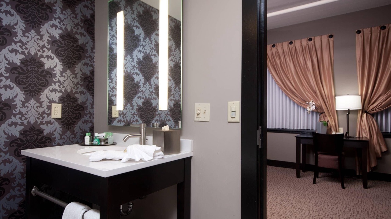Photo of Livingroom in Downtown Niagara Falls