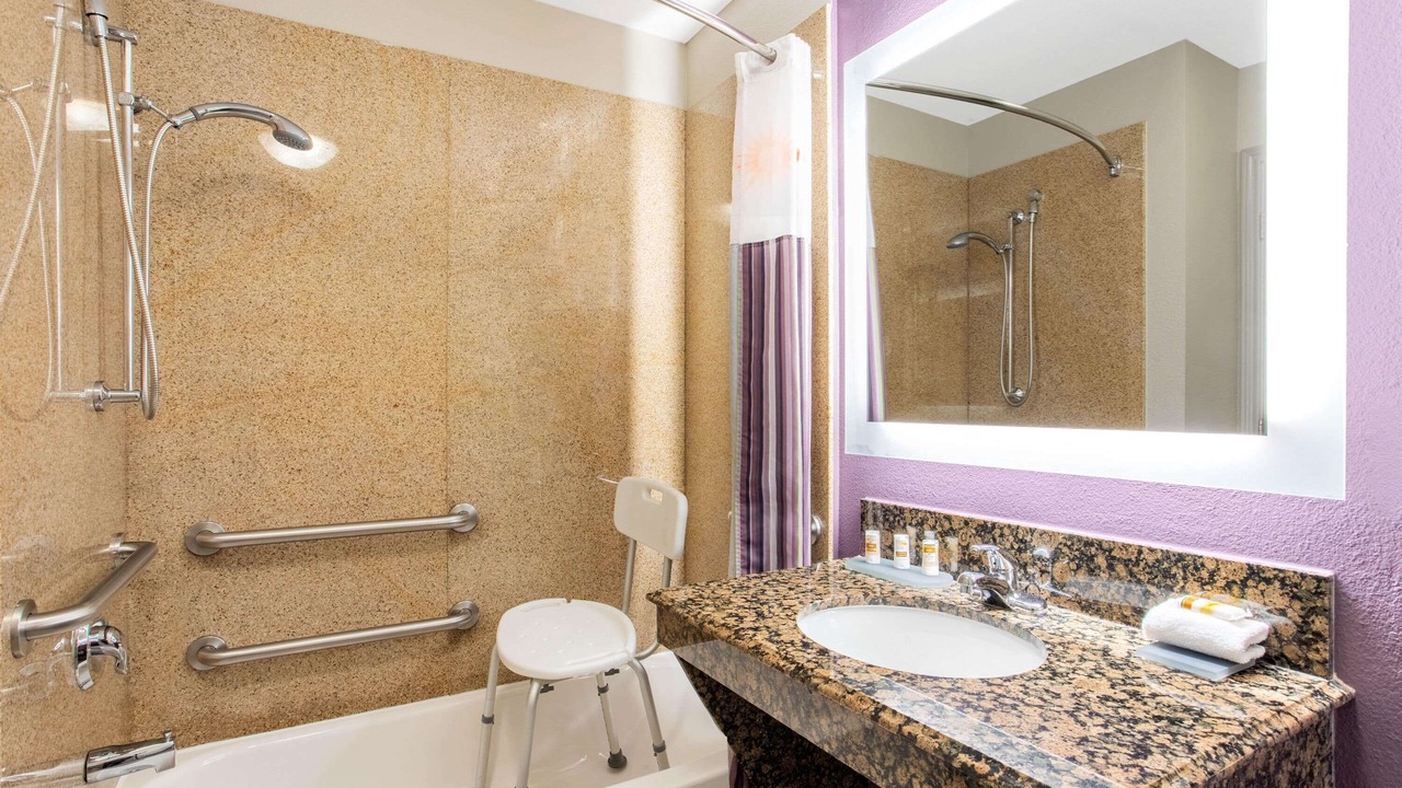 Photo of Bathroom in Hillsboro