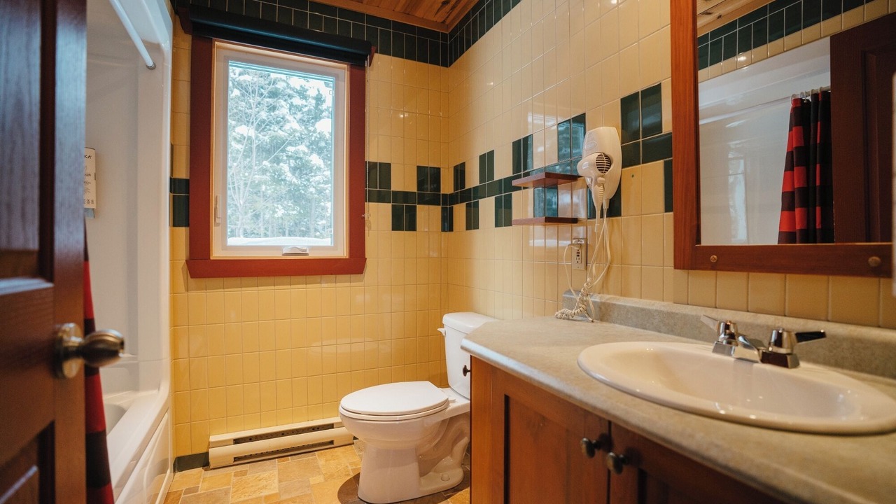 Photo of Bathroom in Mont-Albert