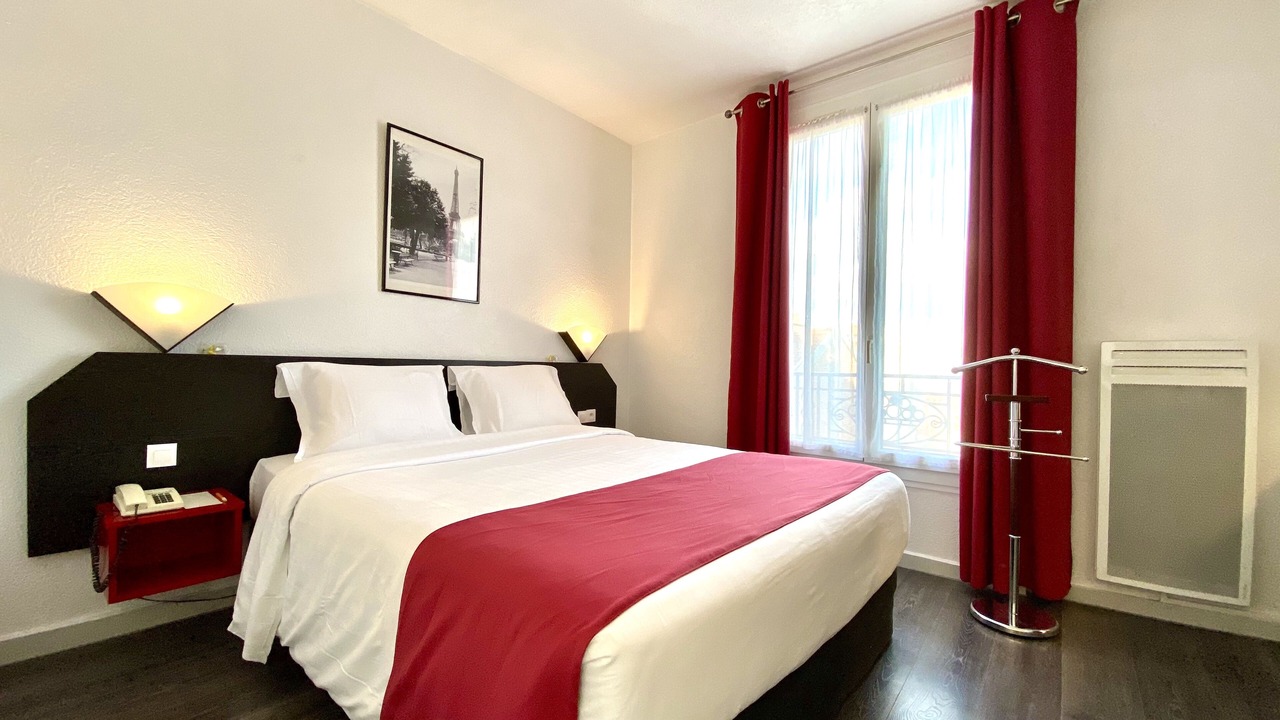 Photo of Bedroom in Republique–Point-du-Jour
