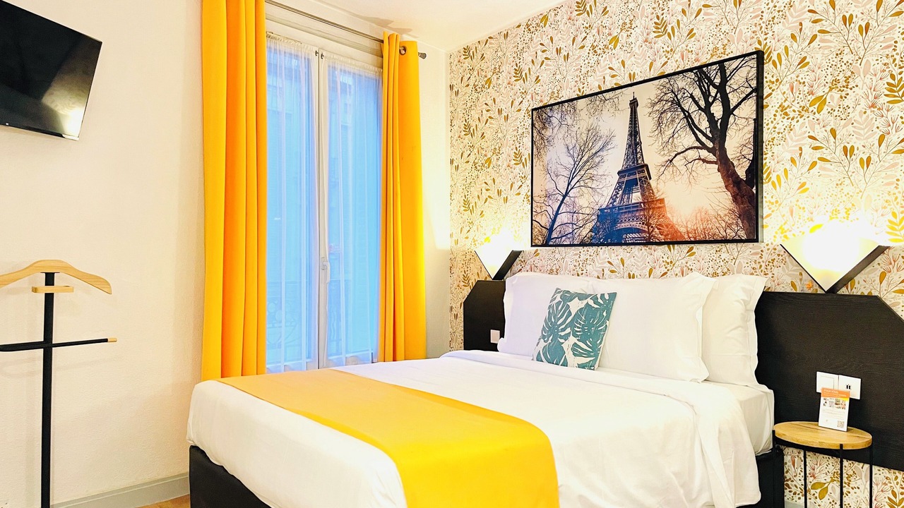 Photo of Bedroom in Republique–Point-du-Jour