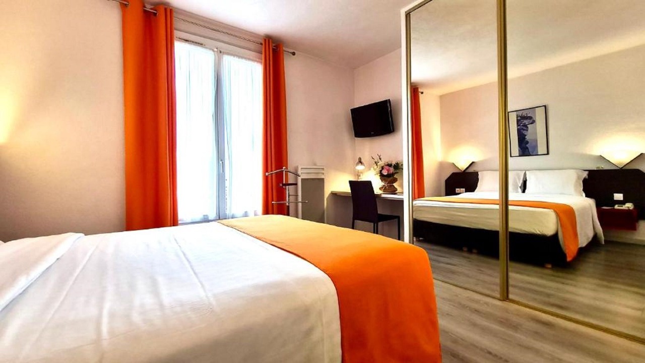 Photo of Bedroom in Republique–Point-du-Jour