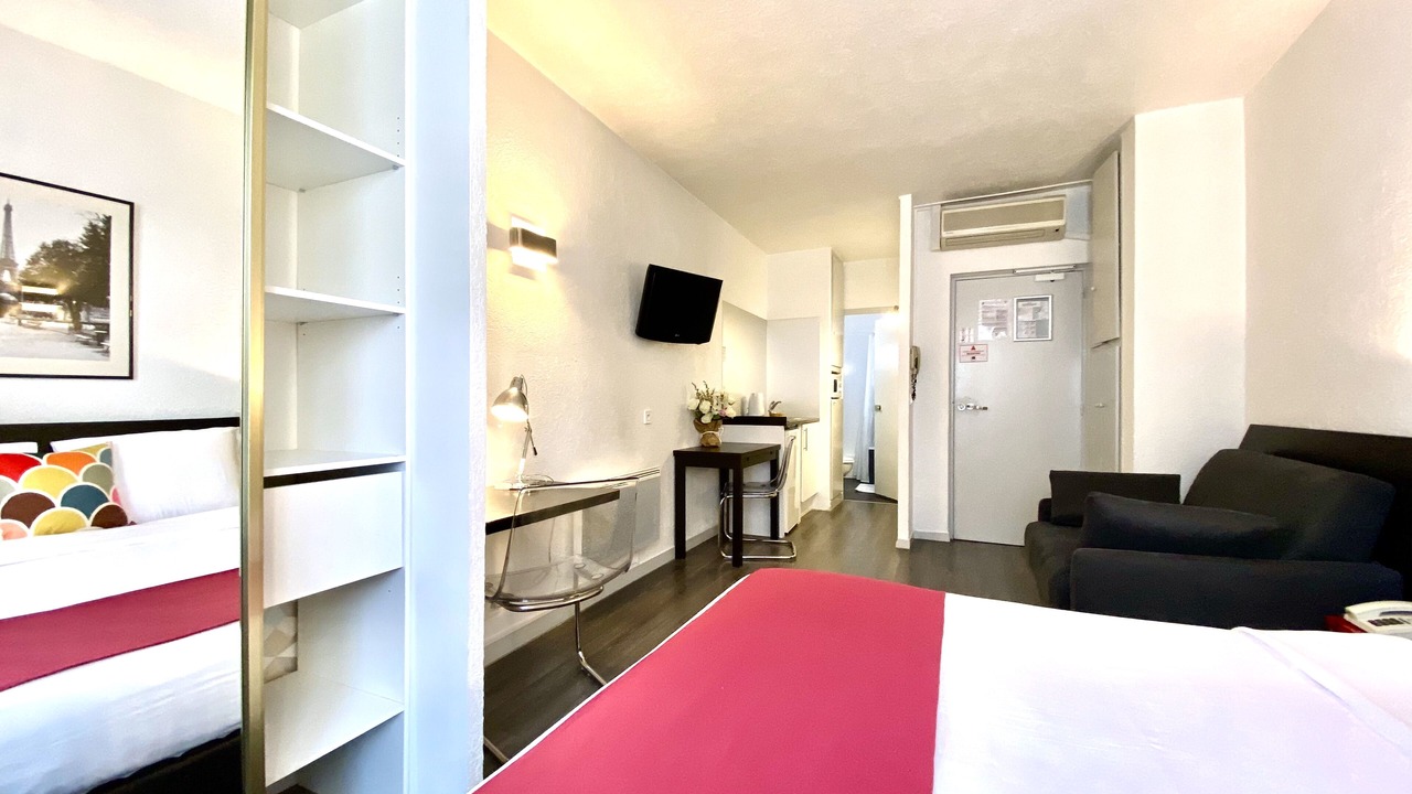 Photo of Bedroom in Republique–Point-du-Jour