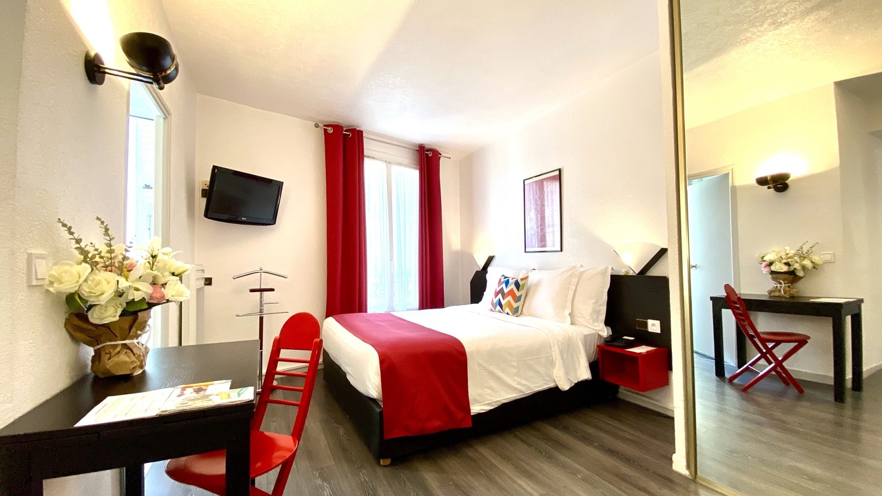 Photo of Bedroom in Republique–Point-du-Jour