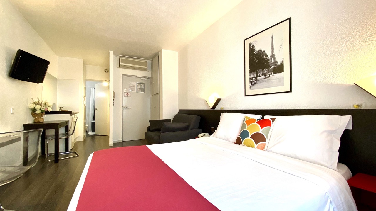 Photo of Bedroom in Republique–Point-du-Jour