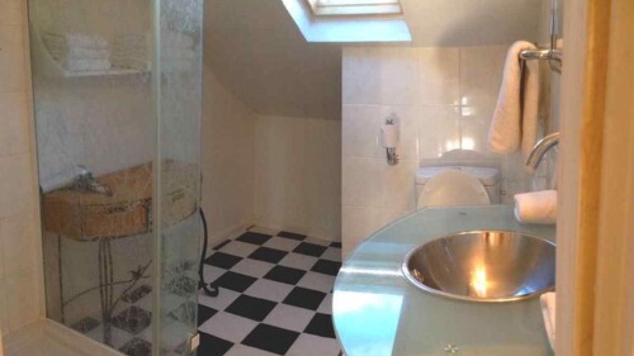 Photo of Bathroom in Barr