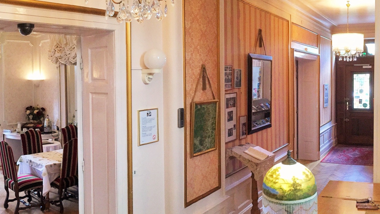 Photo of Others in Barr