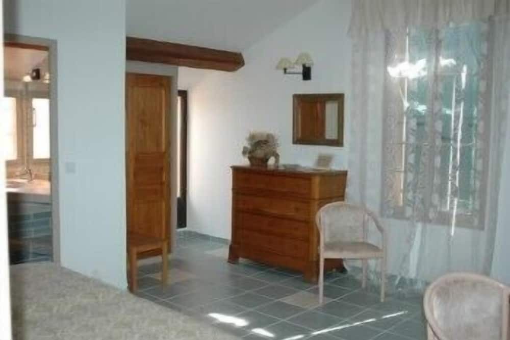 Photo of Livingroom in Lagnes