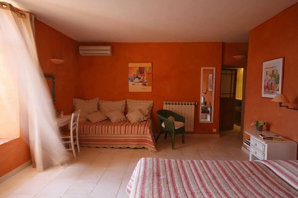 Photo of Bedroom in Lagnes