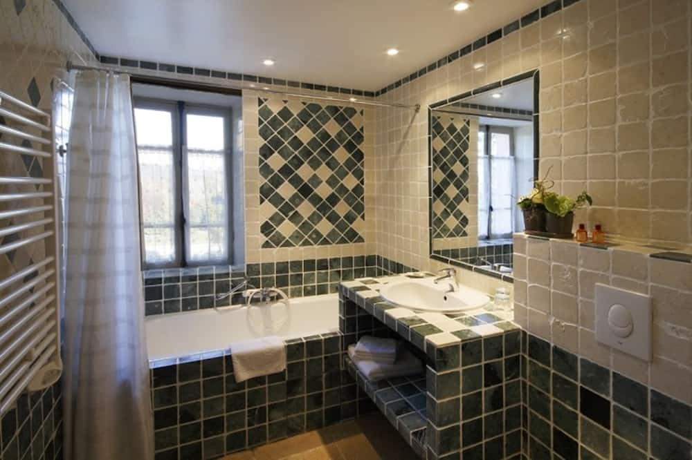 Photo of Bathroom in Lagnes