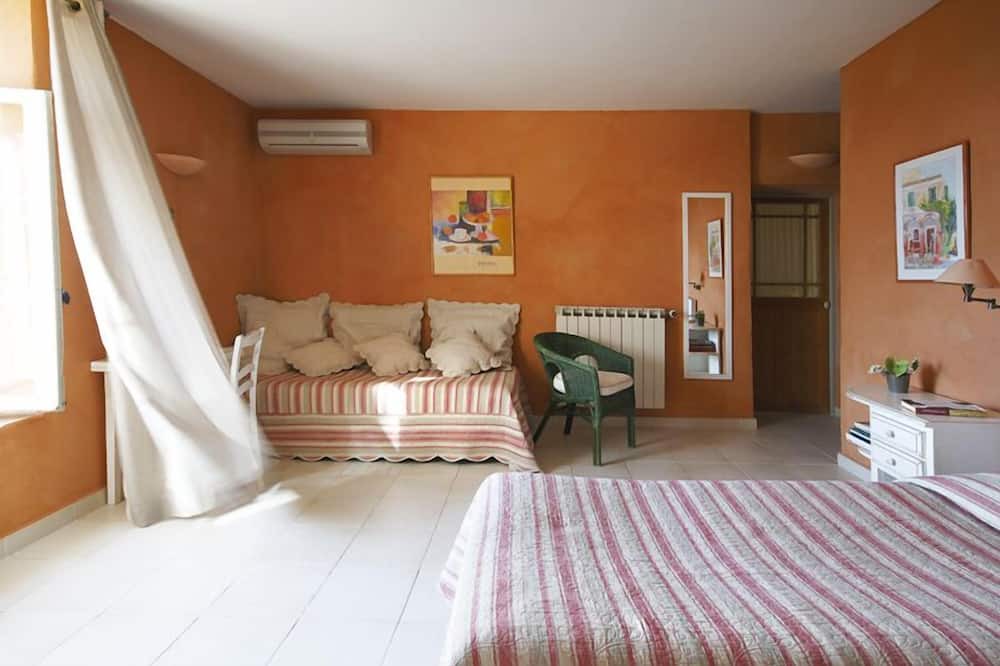 Photo of Bedroom in Lagnes