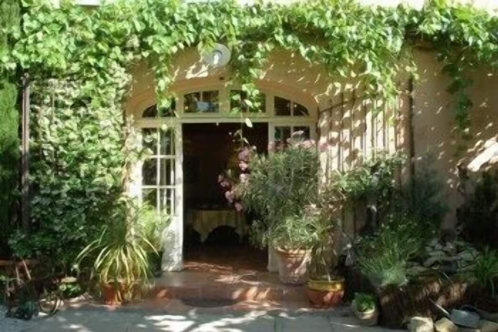 Photo of Outdoor in Lagnes