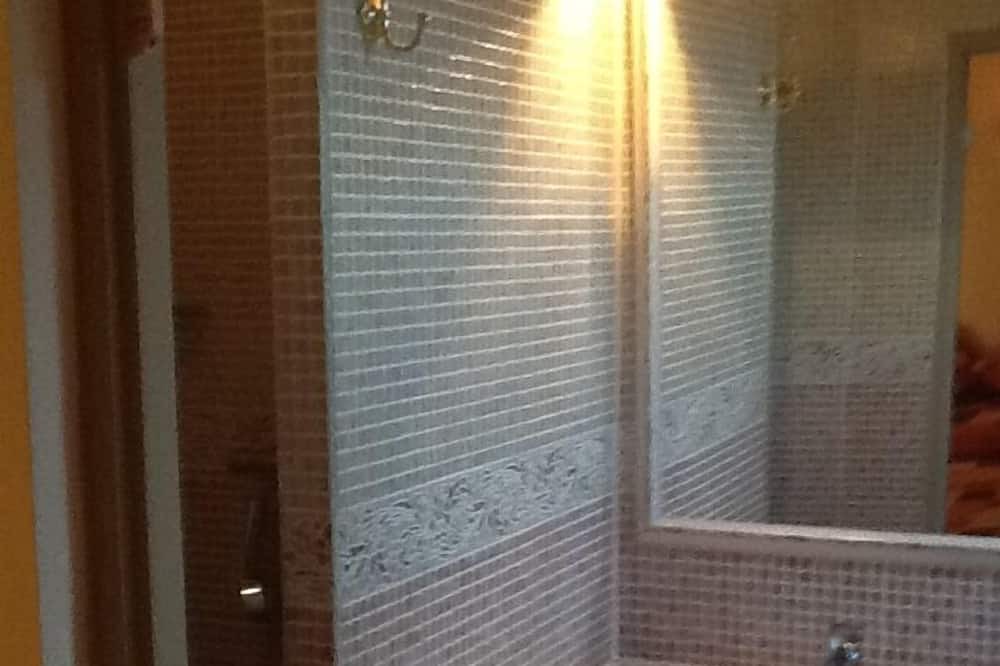 Photo of Bathroom in Lagnes