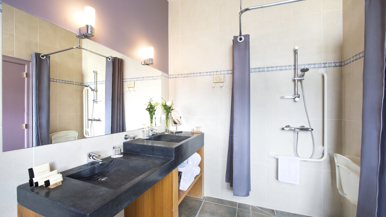 Photo of Bathroom in Saint-Denis-le-Thiboult