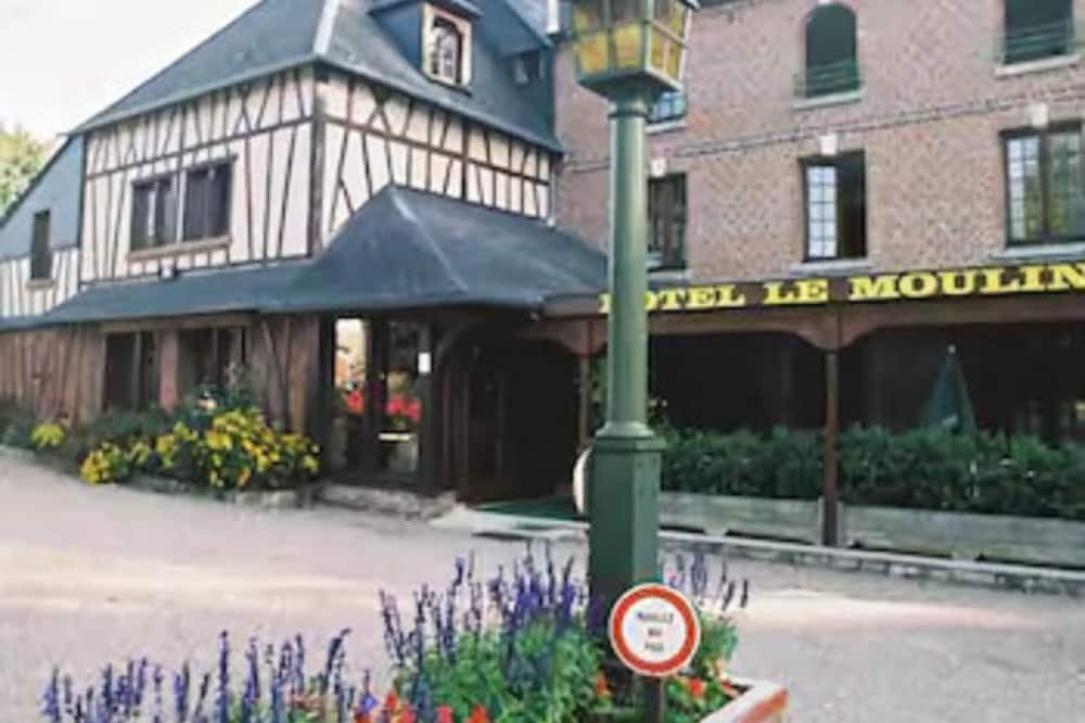 Photo of Outdoor in Saint-Omer-en-Chaussee