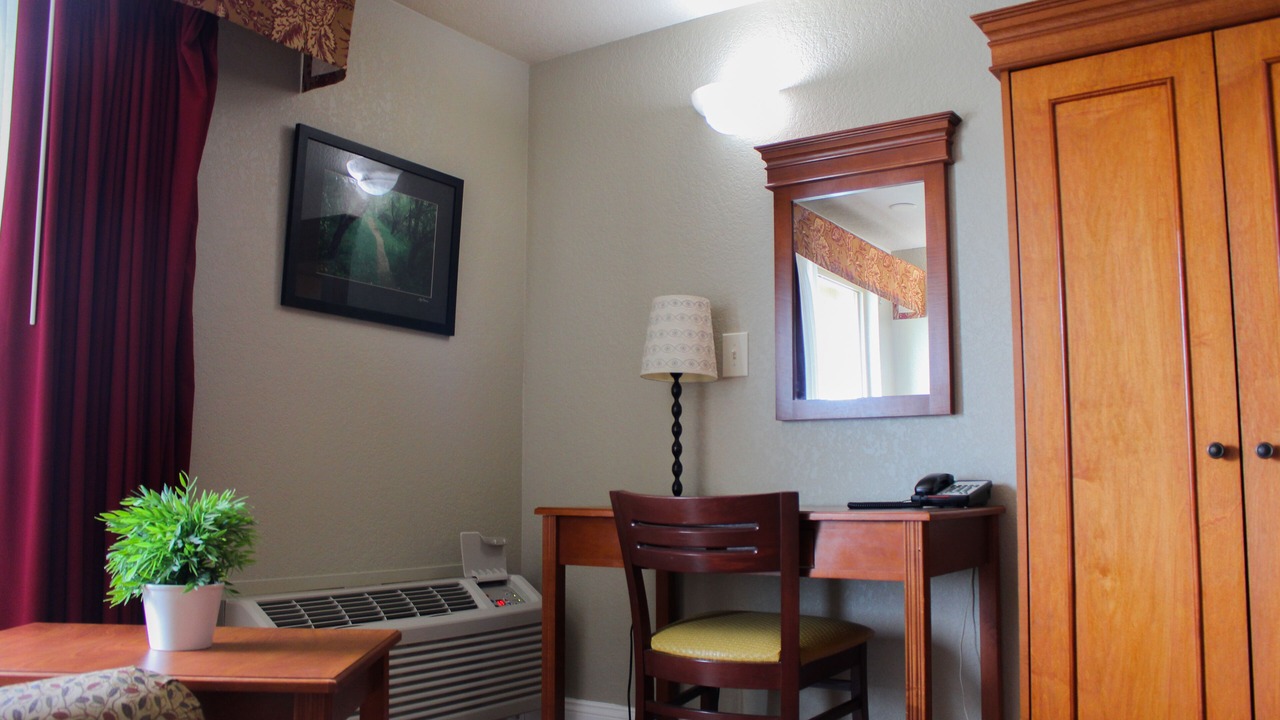 Photo of Bedroom in Siskiyou-Hargadine Historic District