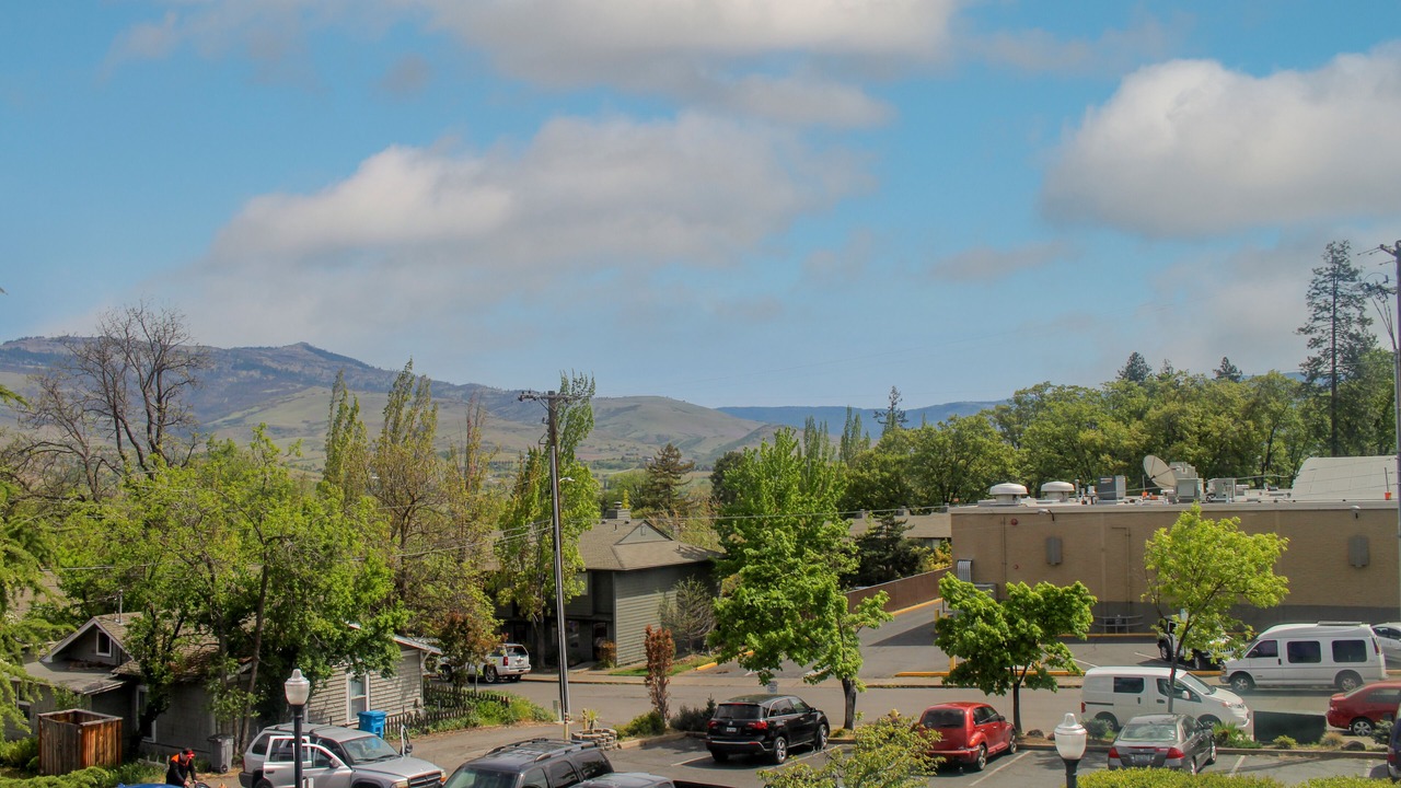 Photo of Bedroom in Siskiyou-Hargadine Historic District