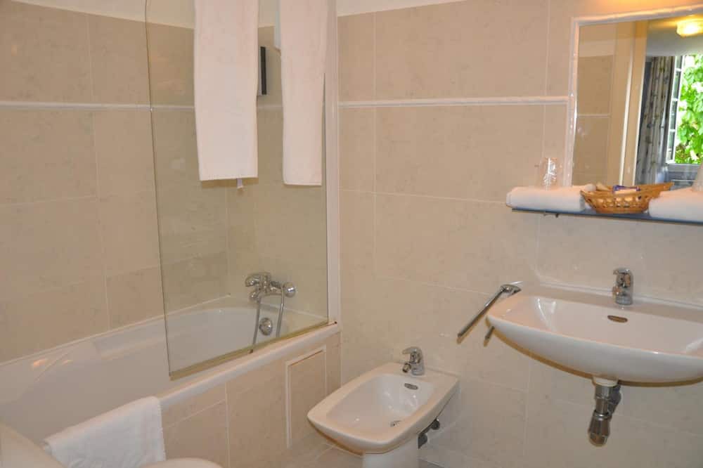 Photo of Bathroom in Saint-Vallier-de-Thiey
