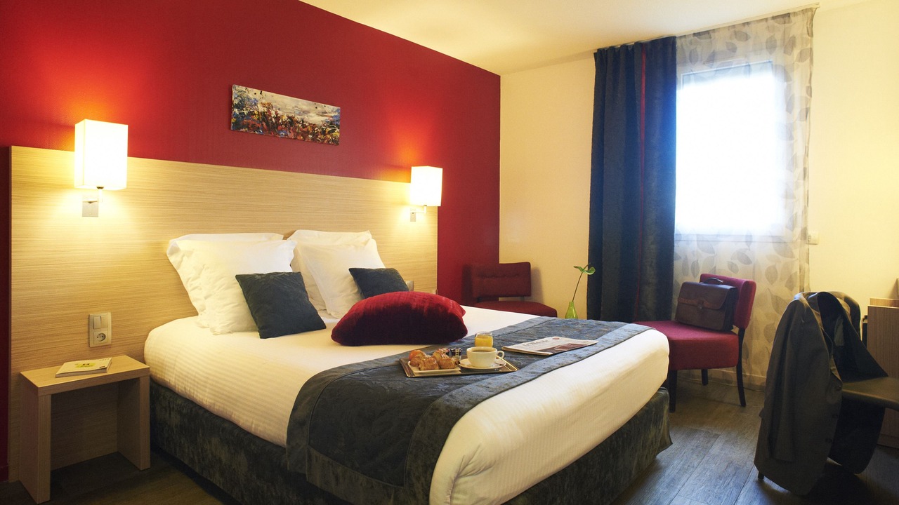 Photo of Bedroom in Saint-Lambert-des-Levees