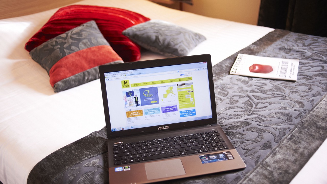 Photo of Bedroom in Saint-Lambert-des-Levees