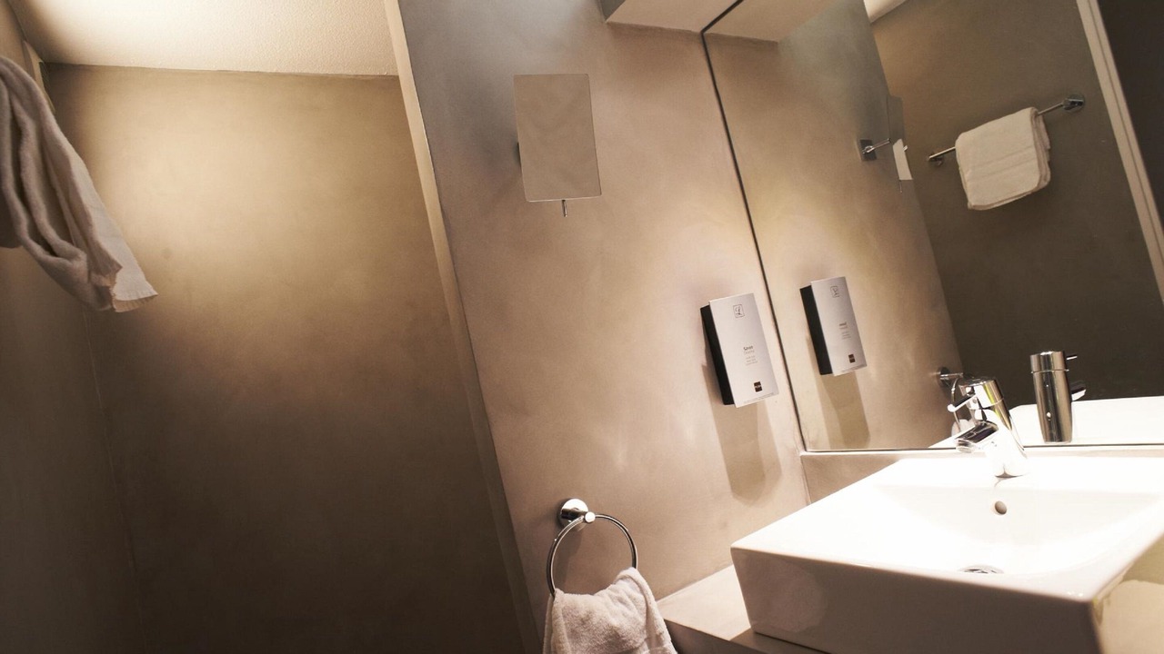 Photo of Bathroom in Saint-Lambert-des-Levees