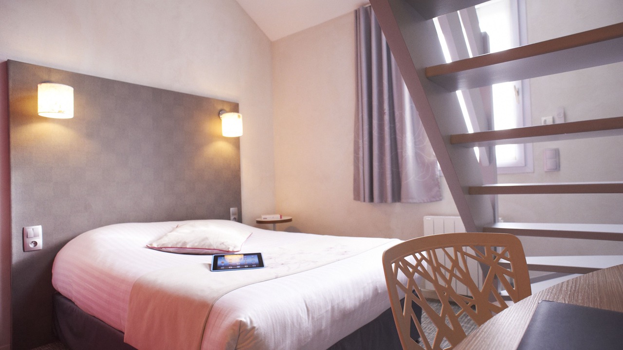 Photo of Bedroom in Saint-Lambert-des-Levees