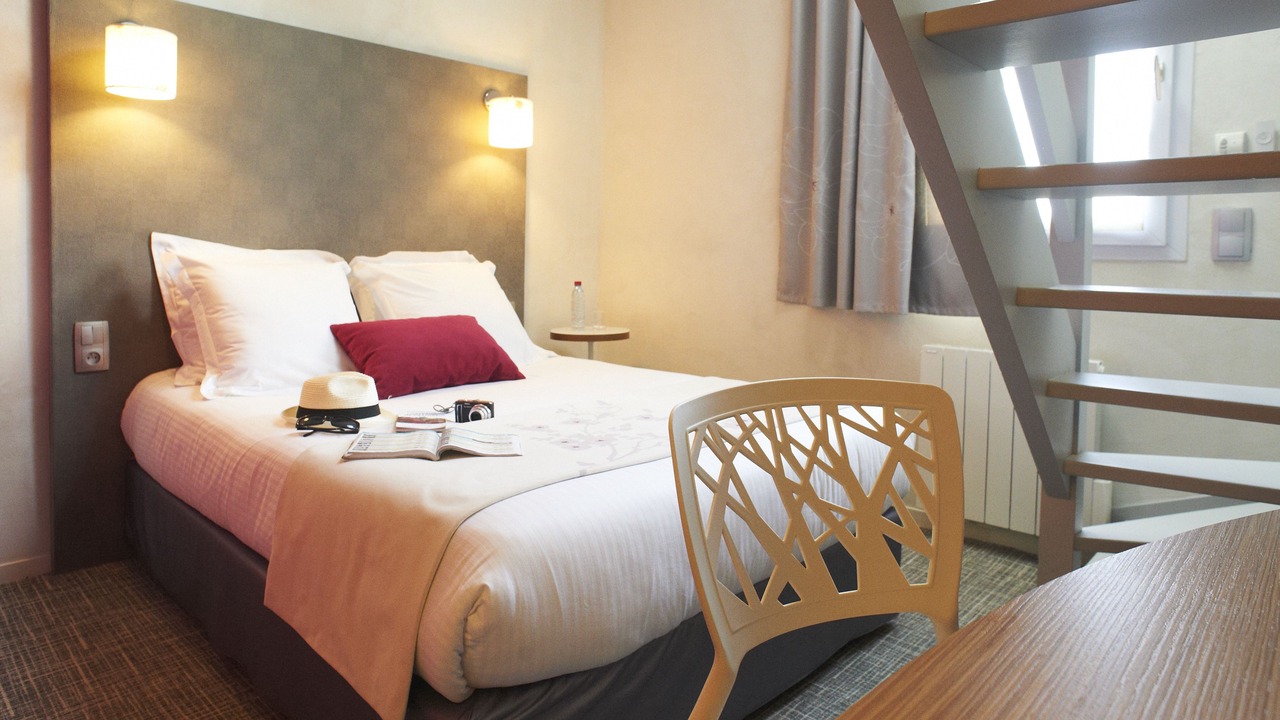 Photo of Bedroom in Saint-Lambert-des-Levees