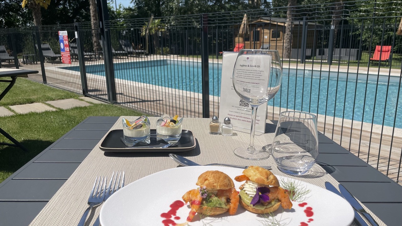 Photo of Patio Balcony in Saint-Lambert-des-Levees