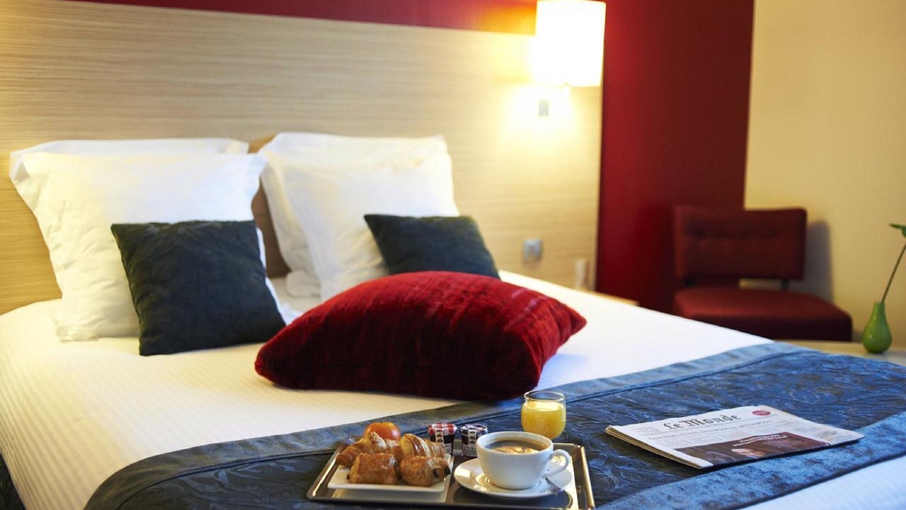 Photo of Bedroom in Saint-Lambert-des-Levees