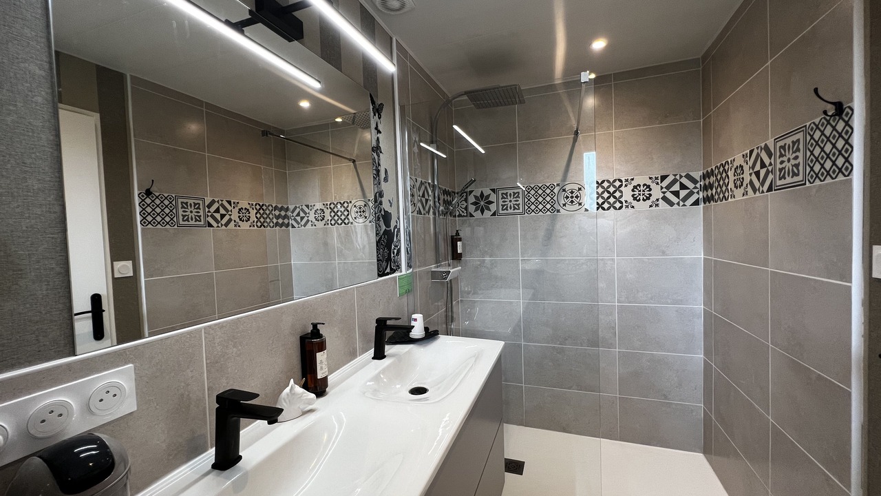 Photo of Bathroom in Roullet-Saint-Estephe