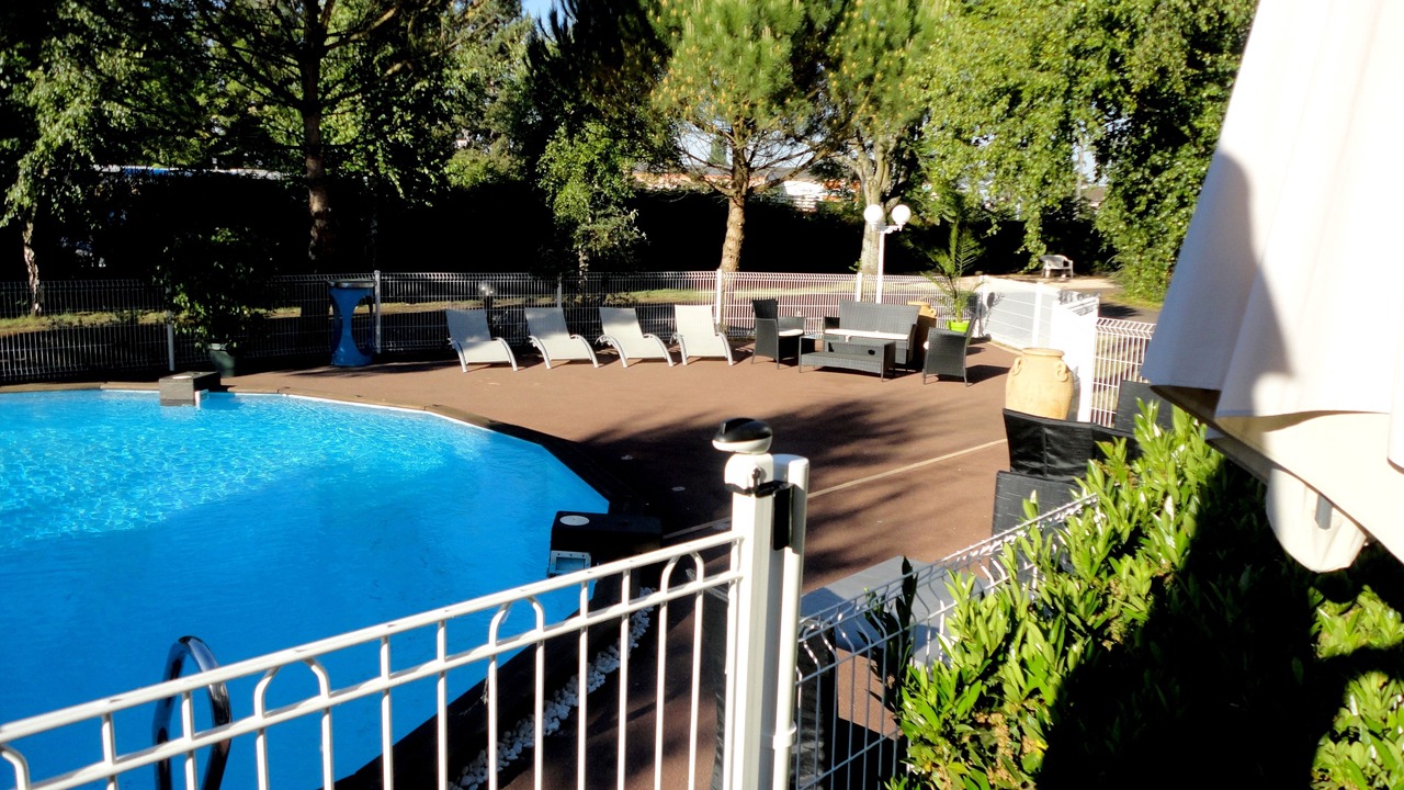 Photo of Others in Lux