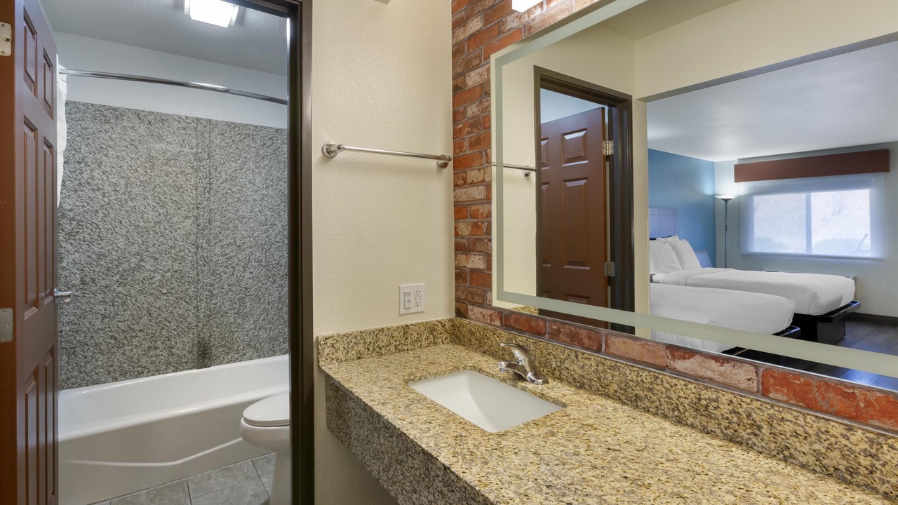 Photo of Bathroom in Globe