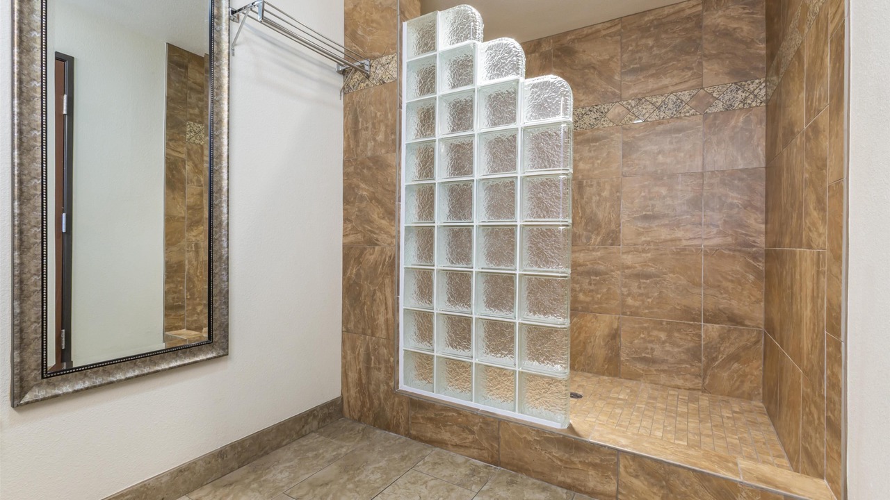 Photo of Bathroom in Globe