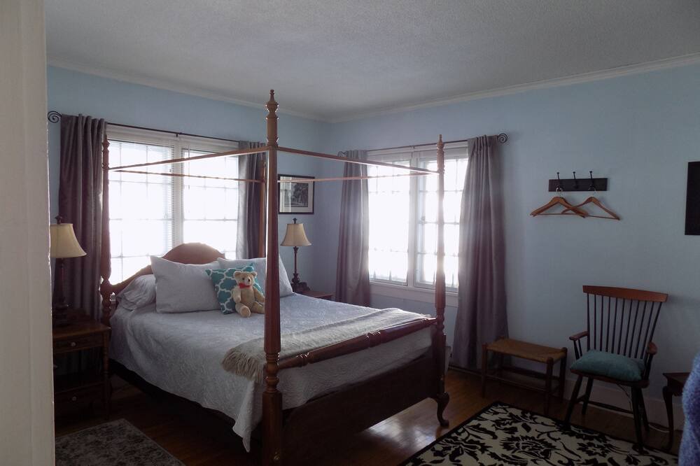Photo of Bedroom in North Woodstock