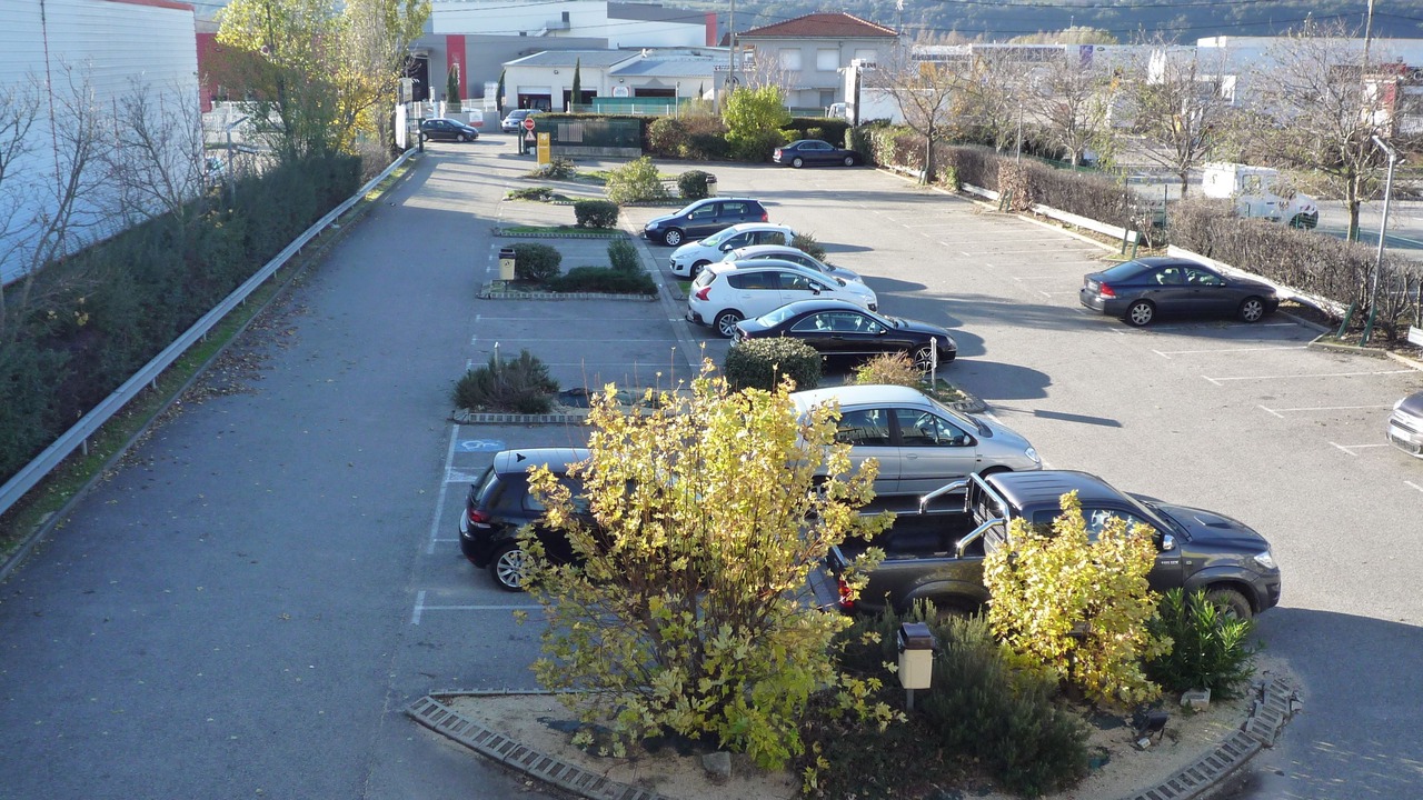 Photo of Others in Valence