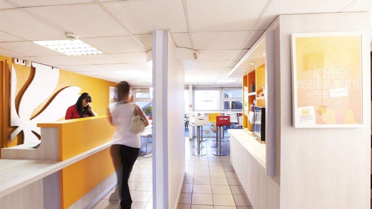 Photo of Others in Valence