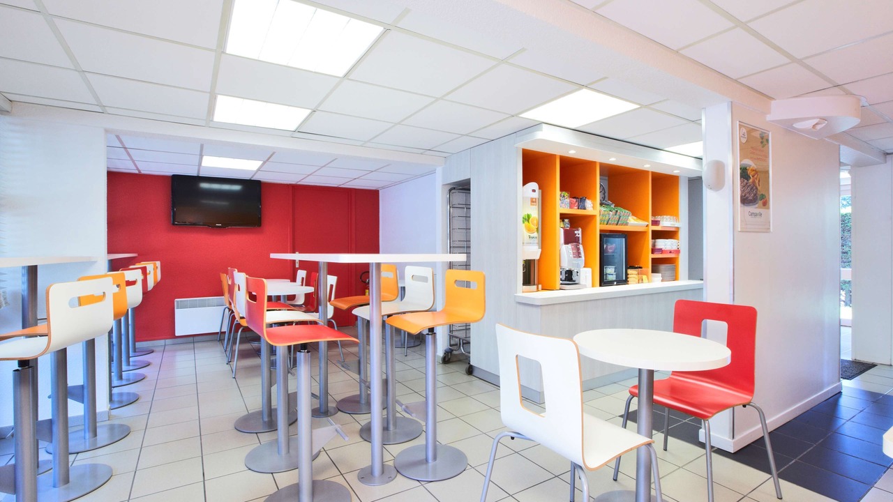 Photo of Others in Valence