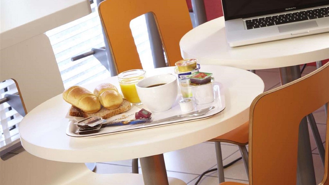 Photo of Others in Valence