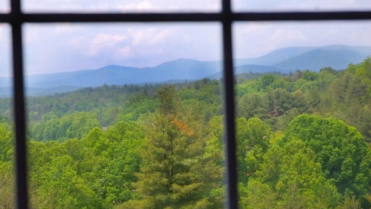 Photo of Bedroom in Dahlonega