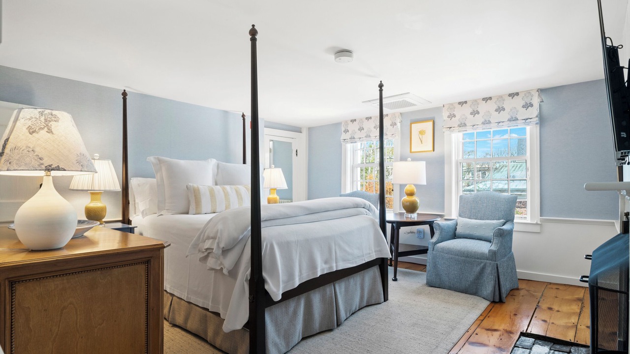 Photo of Others in Nantucket Town