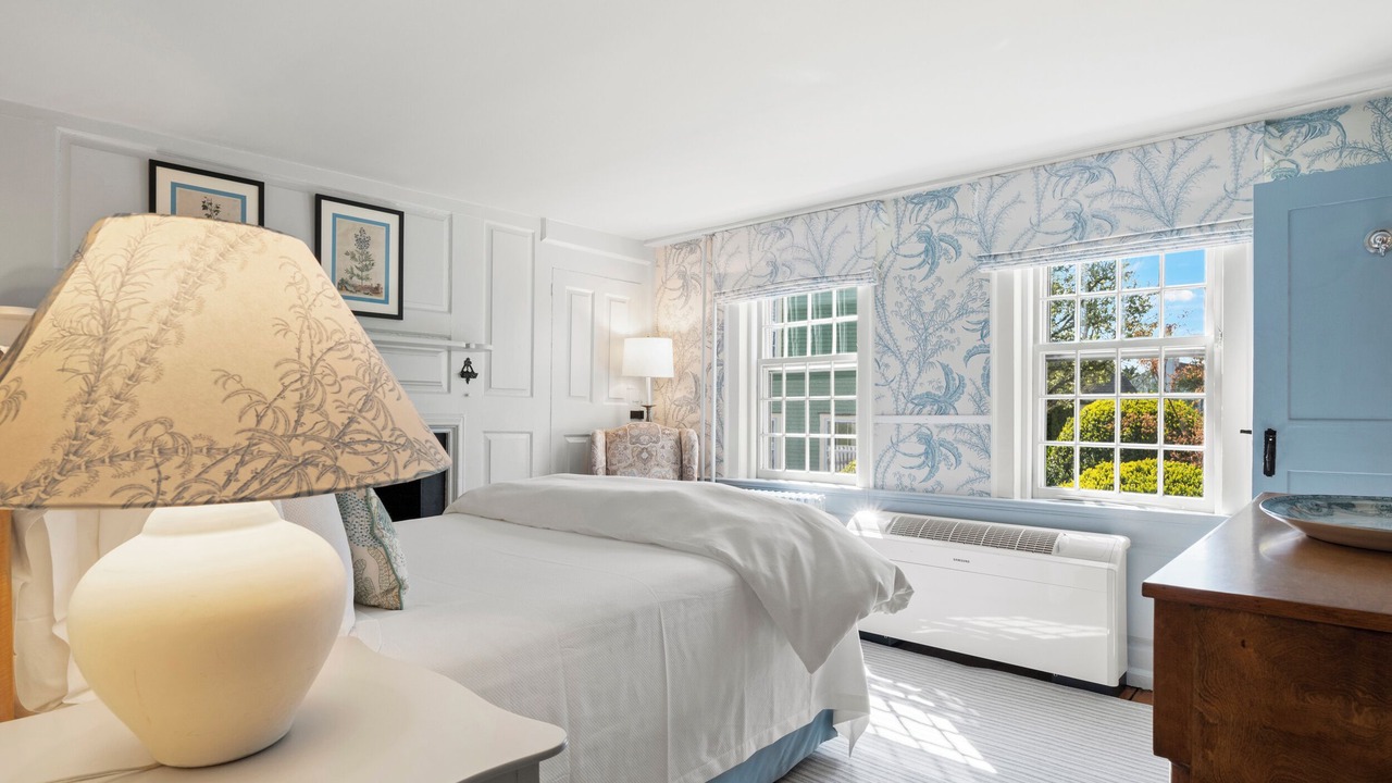 Photo of Others in Nantucket Town