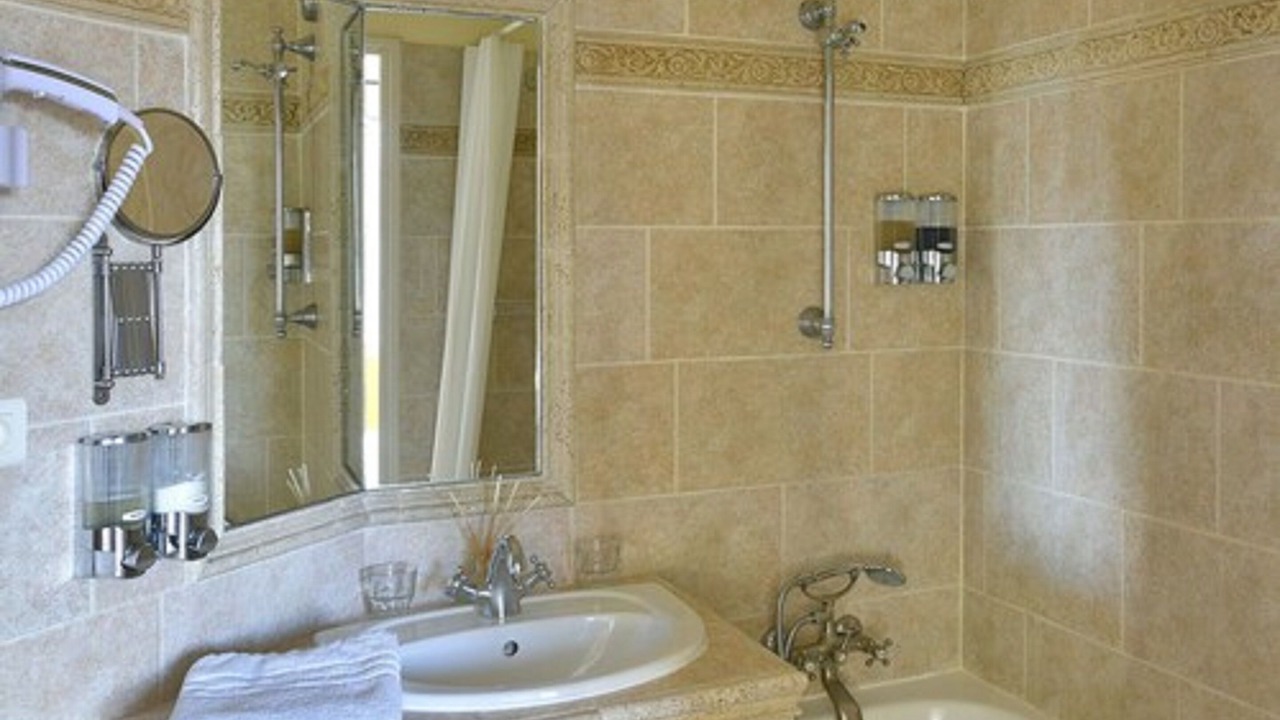 Photo of Bathroom in Arles City Centre