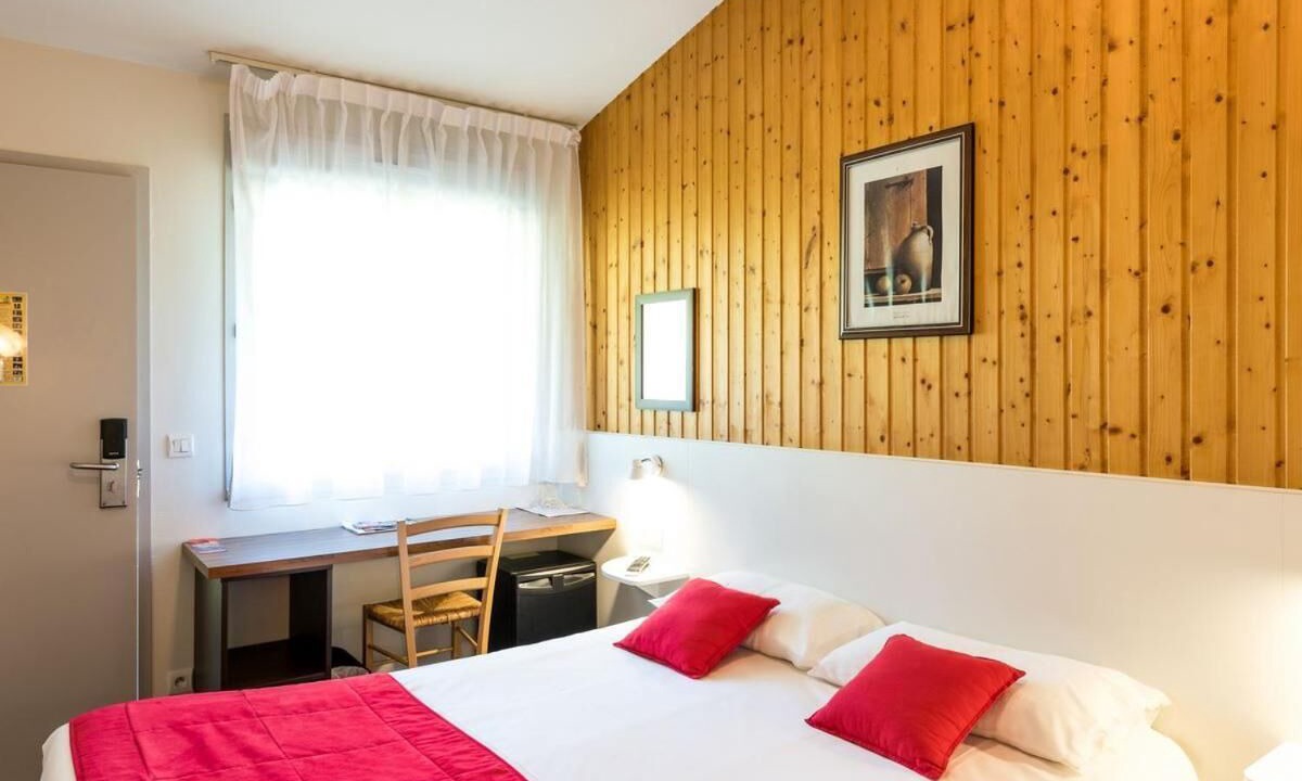 Photo of Others in Thones